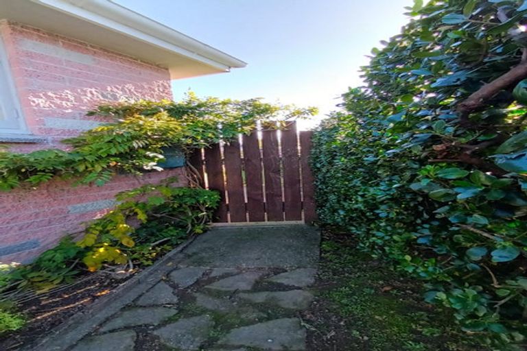 Photo of property in 1 Hughan Place, Carterton, 5713