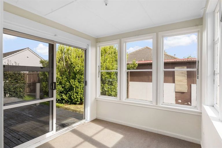 Photo of property in 9 Wilmot Street, Northcote, Christchurch, 8052