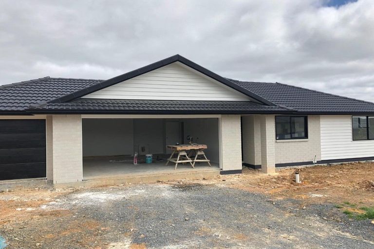 Photo of property in 10 James Elliot Way, Pokeno, 2402