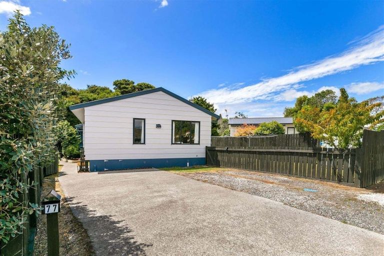 Photo of property in 77 Meadowvale Rise, Titirangi, Auckland, 0604