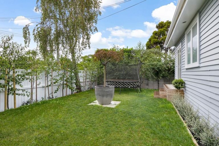 Photo of property in 24 Walmer Road, Point Chevalier, Auckland, 1022
