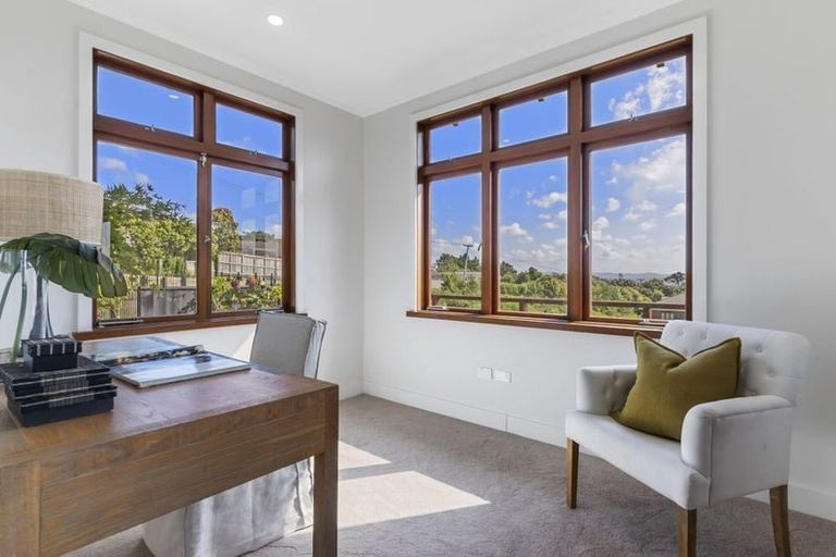 Photo of property in 162 Greenhithe Road, Greenhithe, Auckland, 0632