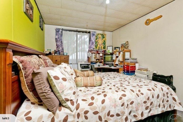 Photo of property in 80 Totaravale Drive, Totara Vale, Auckland, 0629