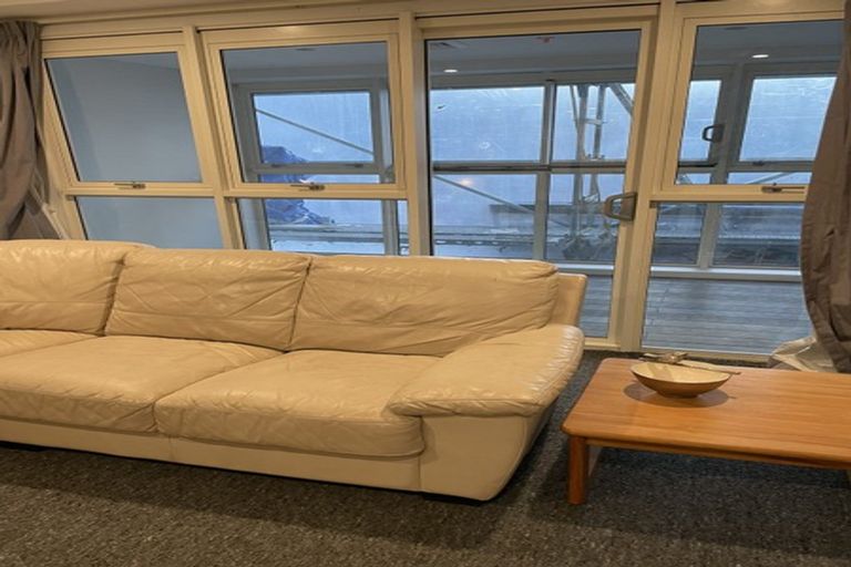 Photo of property in 2b/5 Kent Terrace, Mount Victoria, Wellington, 6011