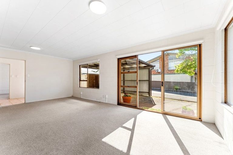 Photo of property in 6 Quo Vadis Place, Red Beach, 0932