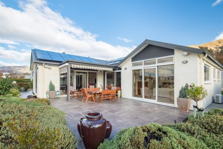 Photo of property in 22 Old Station Avenue, Wanaka, 9305