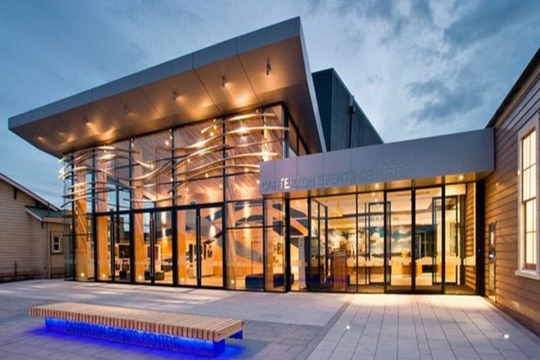 Photo of property in 10 Van Baarle Close, Carterton, 5713