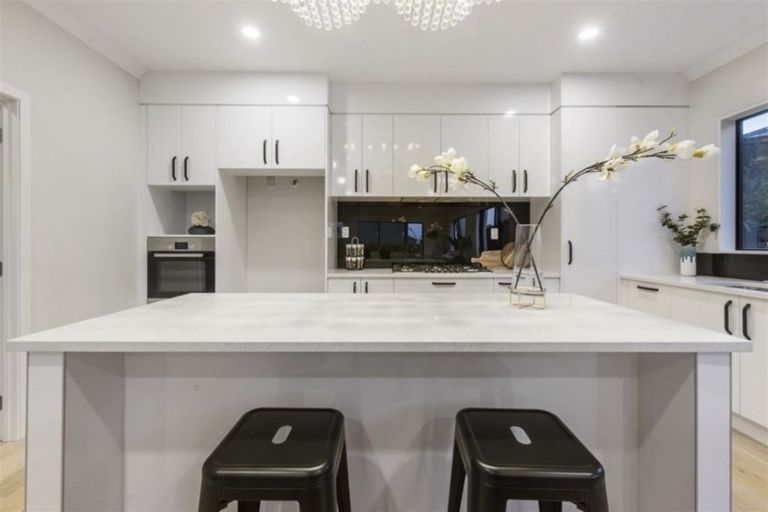 Photo of property in 1 Tirohanga Crescent, Stanmore Bay, Whangaparaoa, 0932