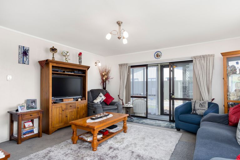 Photo of property in 17a Pemberton Crescent, Greerton, Tauranga, 3112