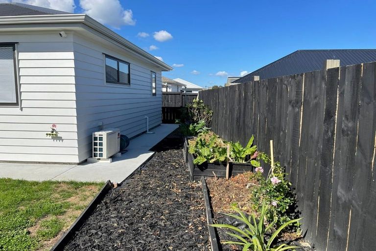 Photo of property in 22 Holcroft Street, Papakura, 2110