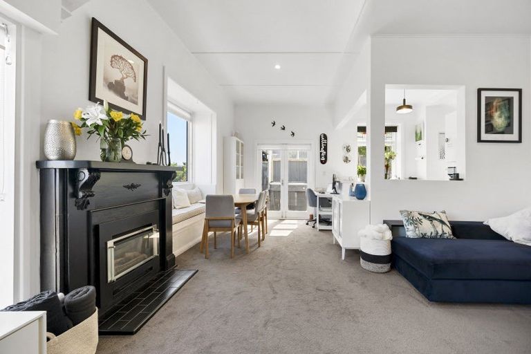 Photo of property in 409 Marine Drive, Mahina Bay, Lower Hutt, 5013