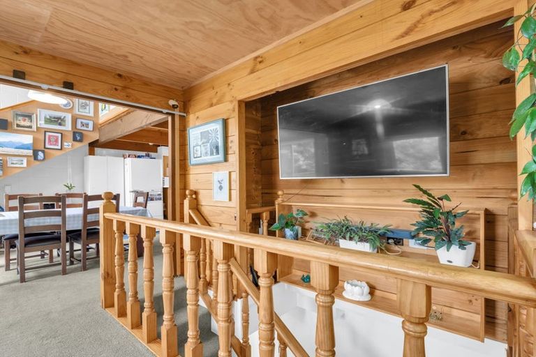 Photo of property in 100b Grand Vue Road, Kawaha Point, Rotorua, 3010