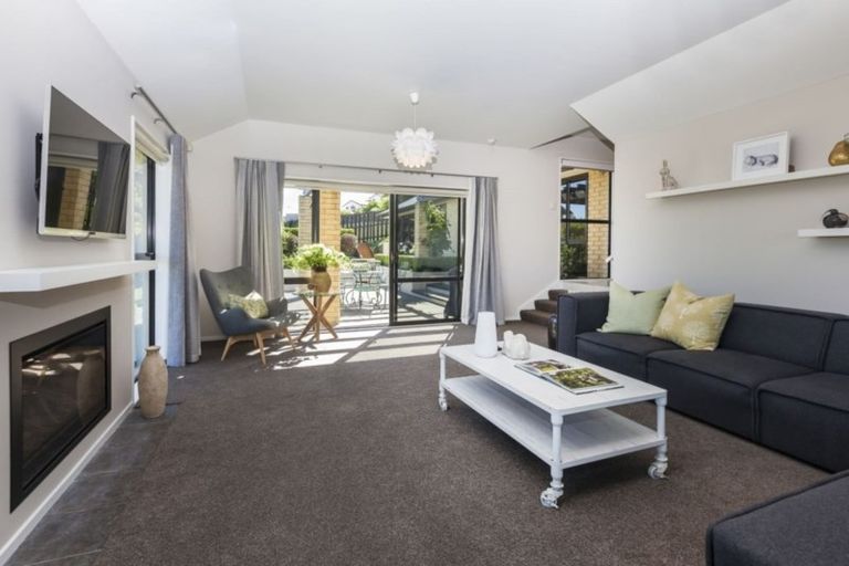 Photo of property in 25 Highcrest Heights, Westmorland, Christchurch, 8025