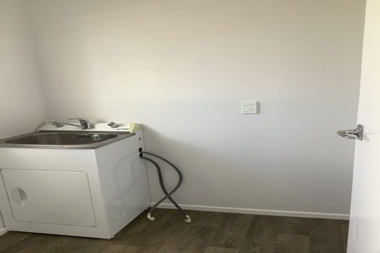 Photo of property in 1 Keats Place, Blockhouse Bay, Auckland, 0600