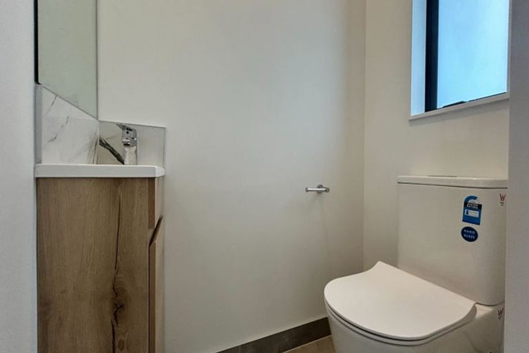 Photo of property in 6/26 Buscomb Avenue, Henderson, Auckland, 0610