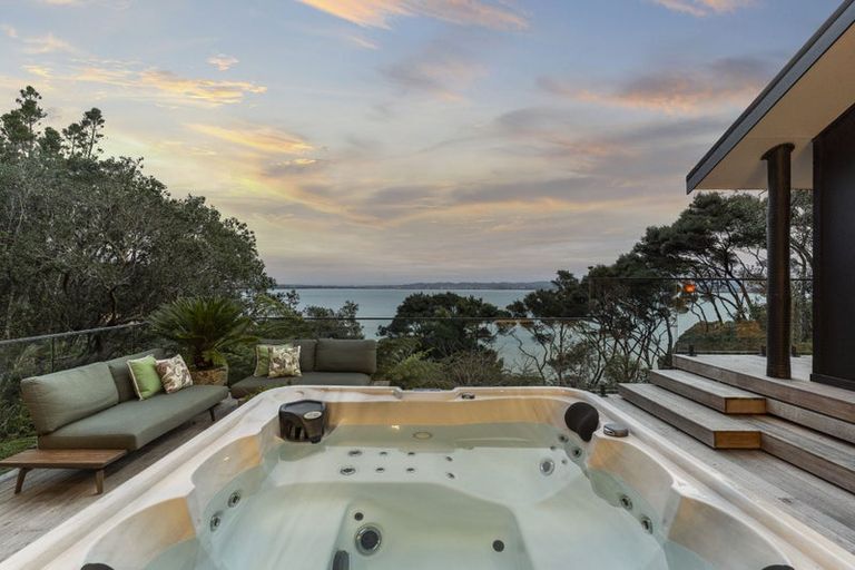 Photo of property in 2/106 Island Bay Road, Beach Haven, Auckland, 0626