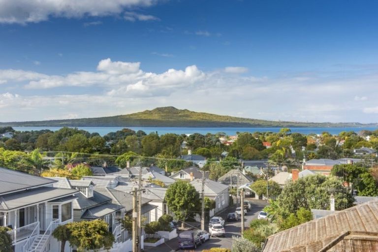 Photo of property in 8 St Aubyn Street, Devonport, Auckland, 0624