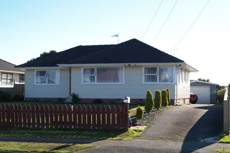 Photo of property in 28 Raglan Street, Mangere East, Auckland, 2024