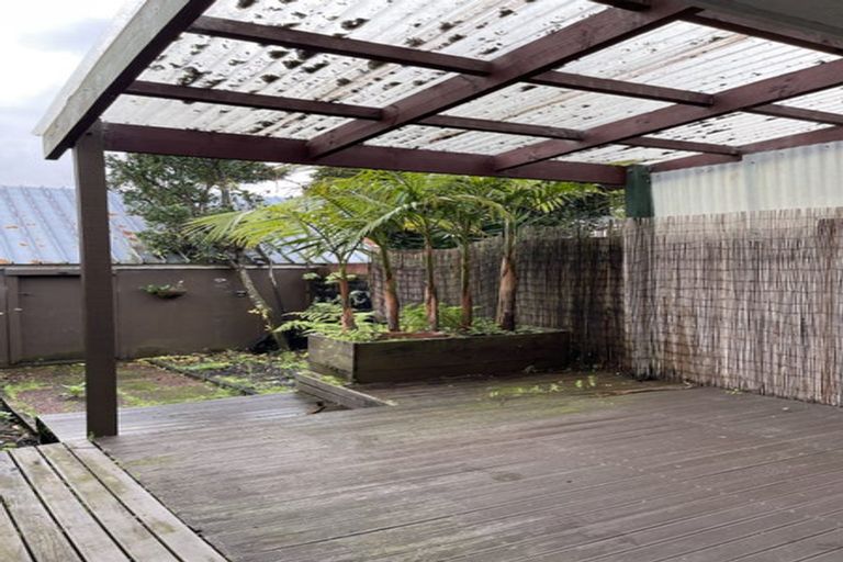 Photo of property in 5/106 West Coast Road, Glen Eden, Auckland, 0602