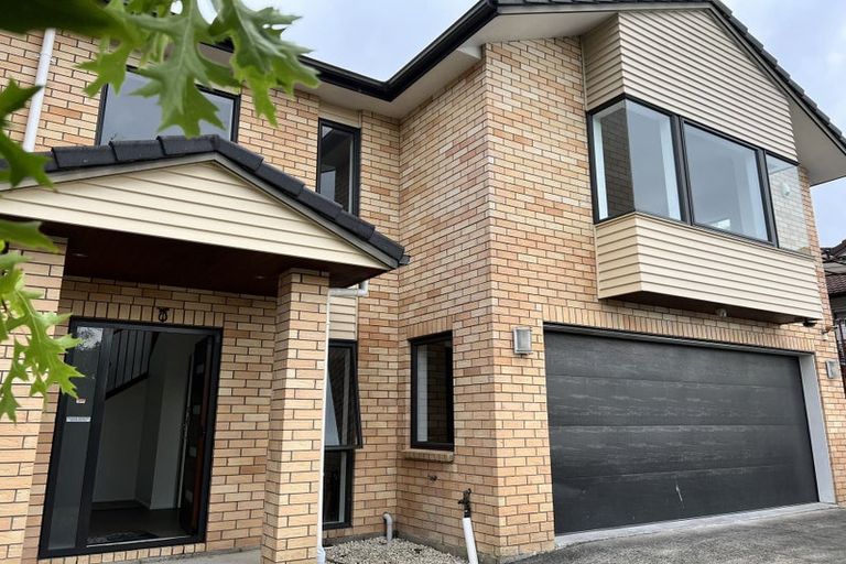 Photo of property in 11 Bangla Place, Massey, Auckland, 0614