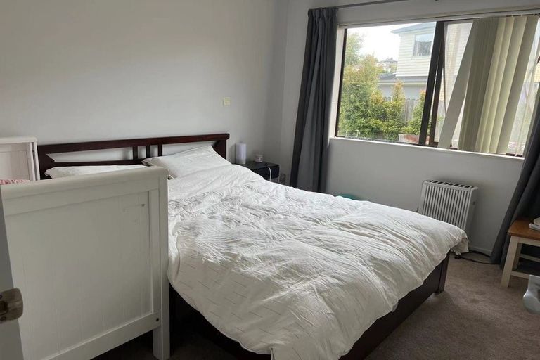 Photo of property in 33 South Kensington Way, Henderson, Auckland, 0612