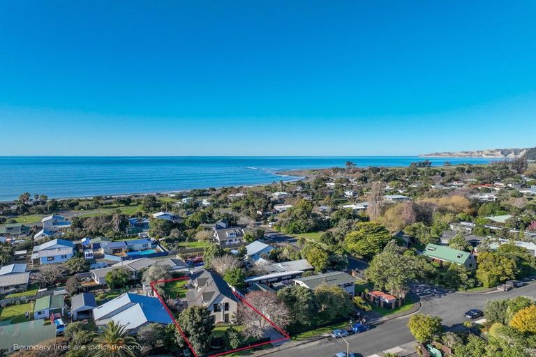Photo of property in 17 Cedar Road, Te Awanga, 4102