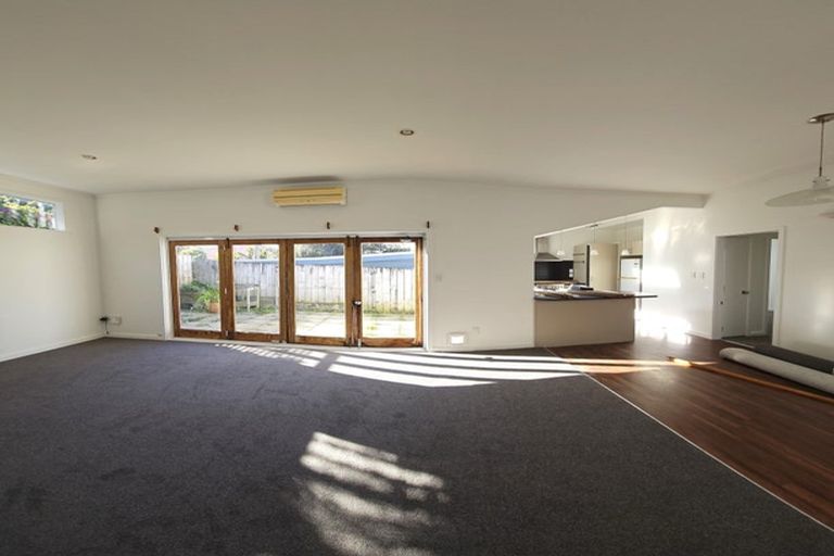 Photo of property in 16 Edinburgh Terrace, Berhampore, Wellington, 6023