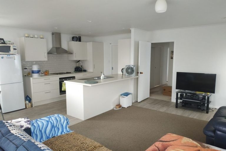 Photo of property in 2/44 Granville Drive, Massey, Auckland, 0614