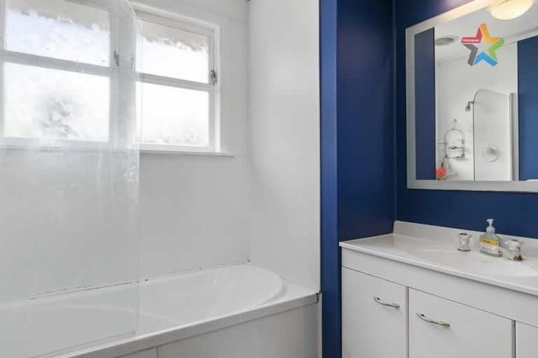 Photo of property in 9 Cedar Street, Maungaraki, Lower Hutt, 5010