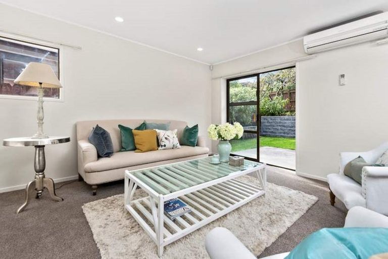 Photo of property in 17 Voltaire Court, Botany Downs, Auckland, 2010