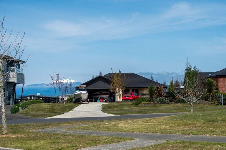 Photo of property in 2 Pukeko Way, Kinloch, Taupo, 3377