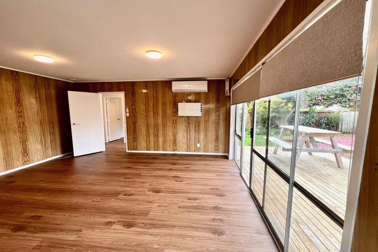 Photo of property in 36 Challen Close, Conifer Grove, Takanini, 2112