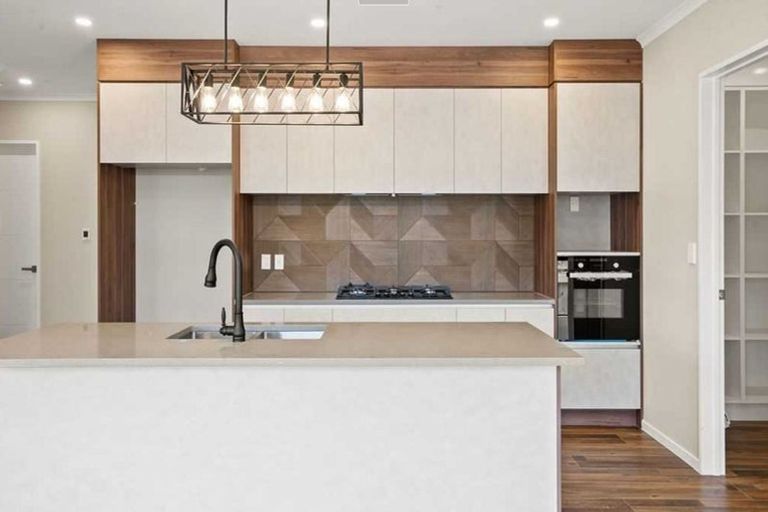 Photo of property in 3 Poutawa Lane, Clarks Beach, 2122