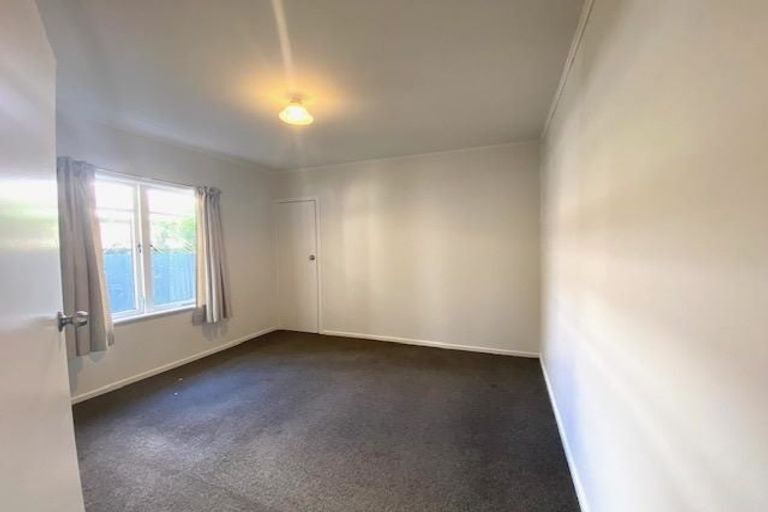 Photo of property in 4 Queen Mary Avenue, New Lynn, Auckland, 0600