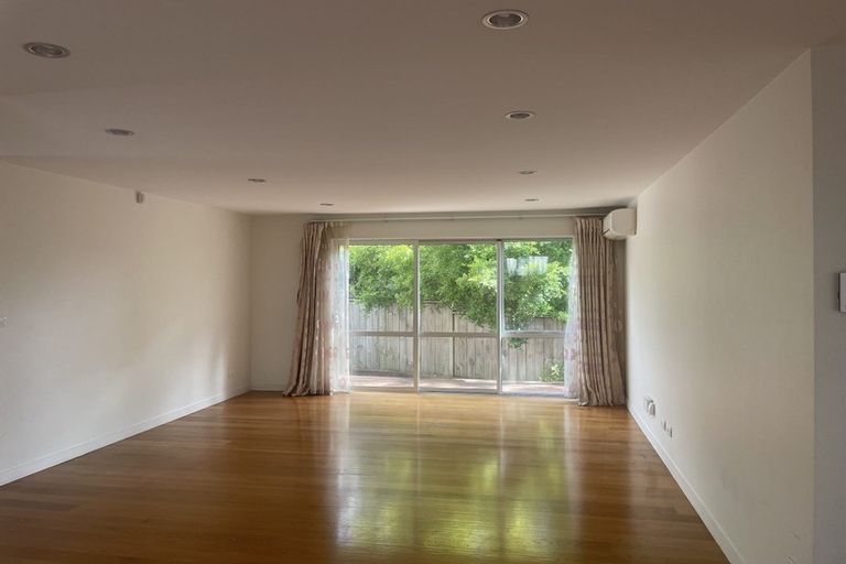 Photo of property in 25a Schnapper Rock Road, Greenhithe, Auckland, 0632
