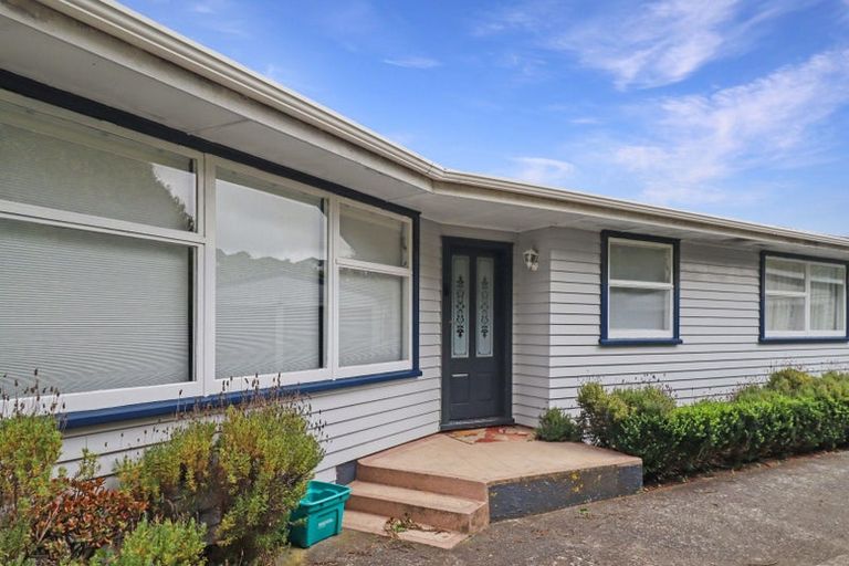 Photo of property in 6 Lenox Grove, Johnsonville, Wellington, 6037