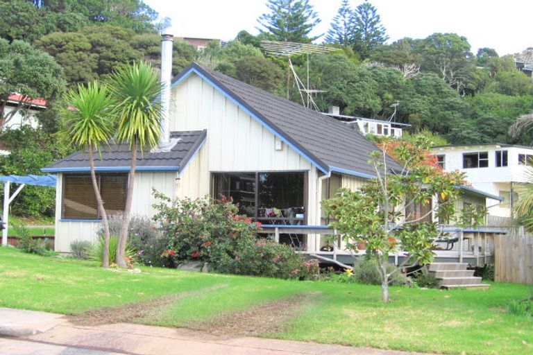Photo of property in 24 Glenelg Road, Red Beach, 0932
