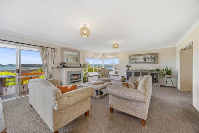 Photo of property in 3 Pounamu Place, Shelly Park, Auckland, 2014