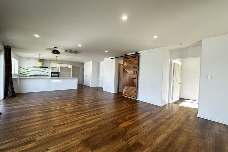 Photo of property in 88 Sarabande Avenue, Redwood, Christchurch, 8051