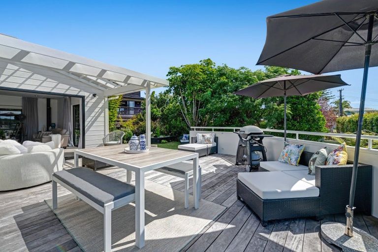 Photo of property in 6 Crown Road, Tindalls Beach, Whangaparaoa, 0930