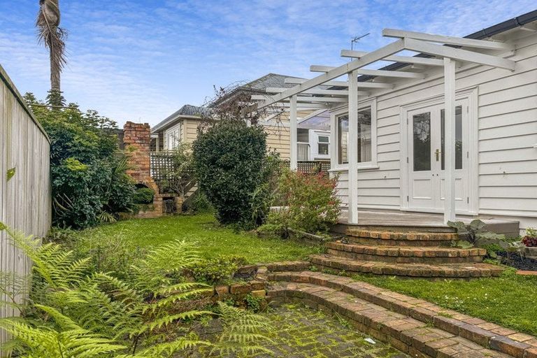 Photo of property in 1/10 Patuone Avenue, Devonport, Auckland, 0624