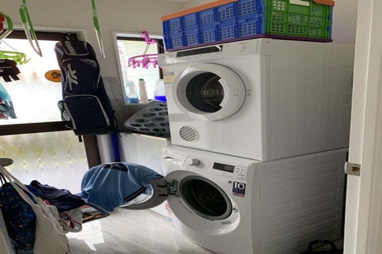 Photo of property in 43 Gosford Drive, Botany Downs, Auckland, 2010