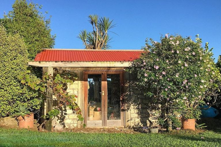 Photo of property in 76 Top Town Place, Coromandel, 3506