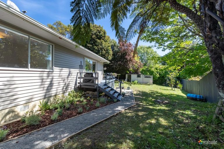 Photo of property in 14 Vista Crescent, Maoribank, Upper Hutt, 5018