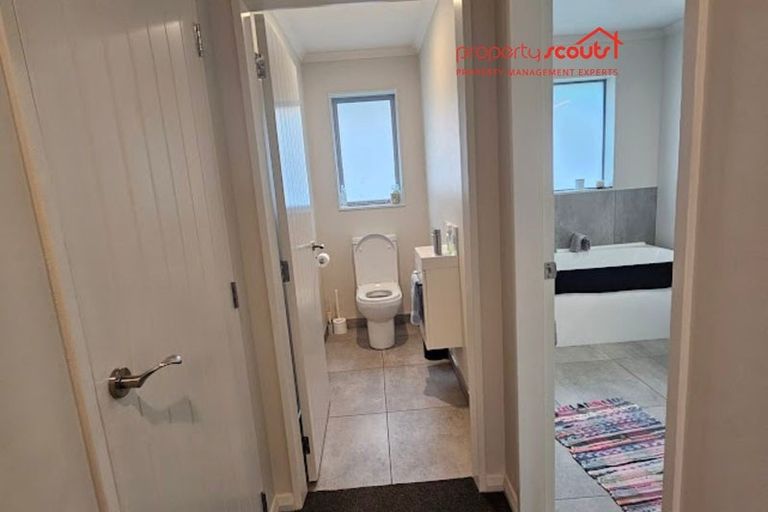 Photo of property in 12 Kingi Te Ahoaho Place, Otaki, 5512