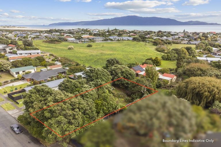 Photo of property in 53 Queens Road, Waikanae Beach, Waikanae, 5036