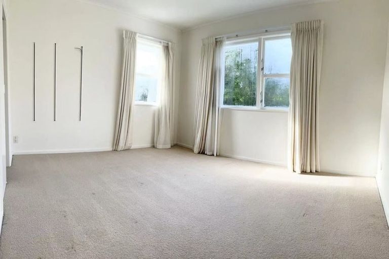 Photo of property in 154 Bleakhouse Road, Mellons Bay, Auckland, 2014