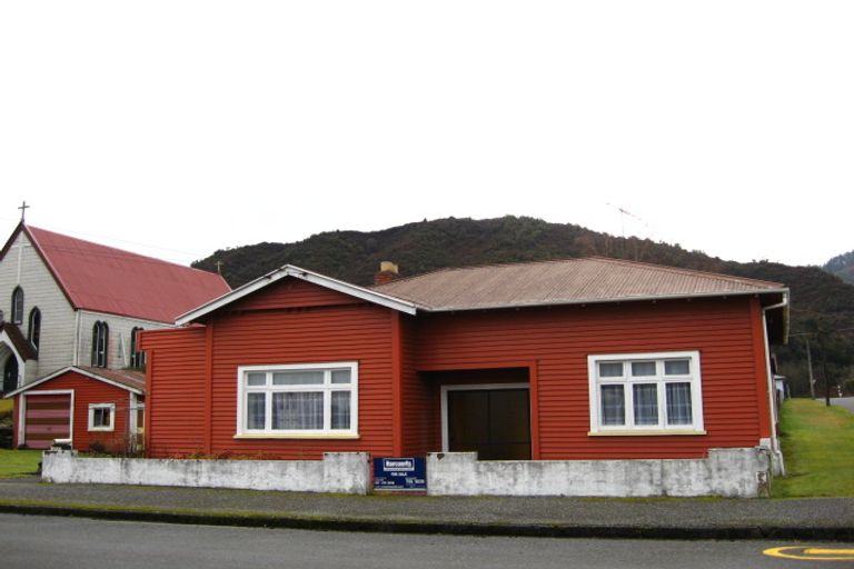 Photo of property in 35 Walsh Street, Reefton, 7830
