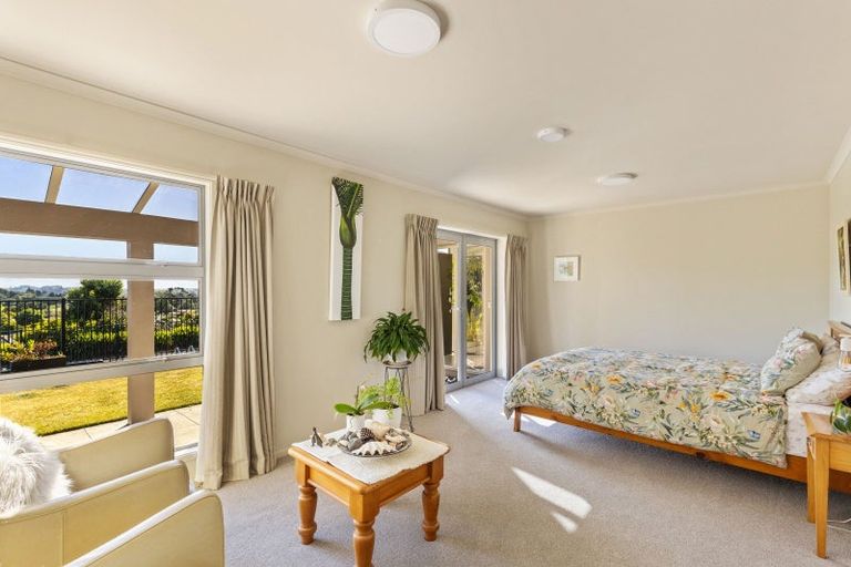 Photo of property in 33 Veale Road, Frankleigh Park, New Plymouth, 4371