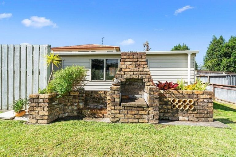 Photo of property in 11 Tiroroa Avenue, Te Atatu South, Auckland, 0610